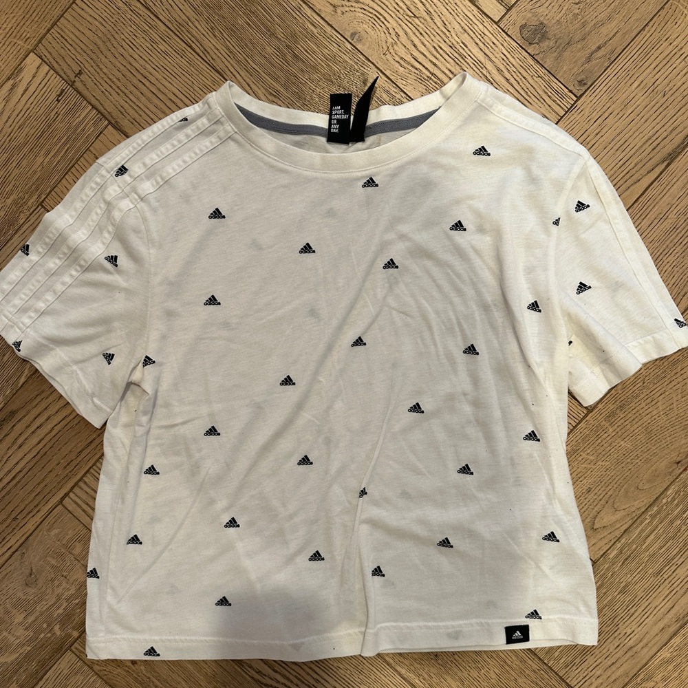 Adidas. Size M. Cropped tshirt. Black and white
